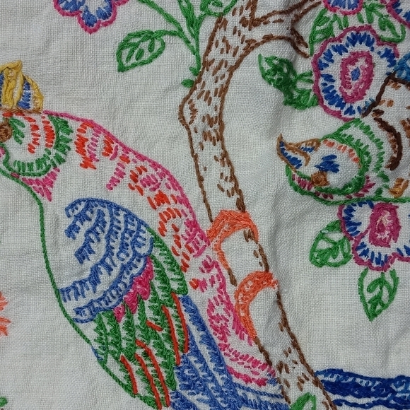 SOLD...Vintage embroidered  linens - Picture 7 of 10